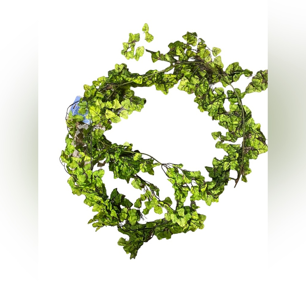 NWT- faux ivy garland
